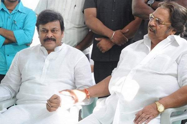 dasari narayana rao,chiranjeevi,caste,mudragada padmanabam,andhra pradesh politics,kaapu reservation,chiranjeevi in dasari house  దాసరి ఇంటికి చిరు... !!